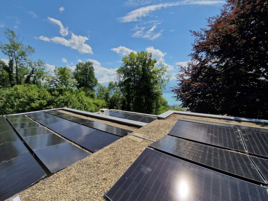 Panneaux solaires Vaud & Valais 2026
